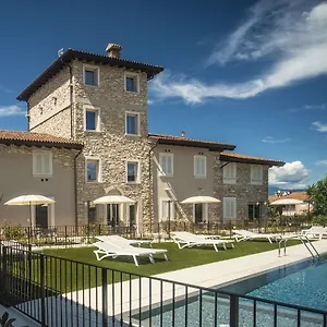 Appartamento Relais Madergnago Gardapartments, Desenzano del Garda
